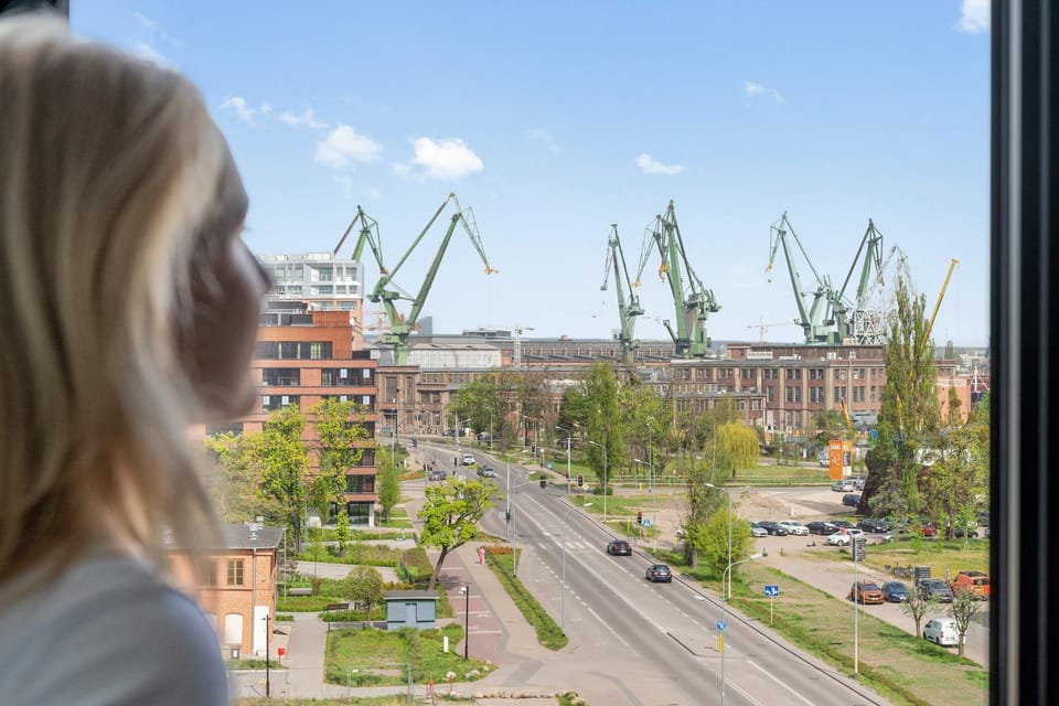 Nearby landmark, Spring, Day, People, Neighbourhood, Natural landscape, City view, Street view, Location, group of guests