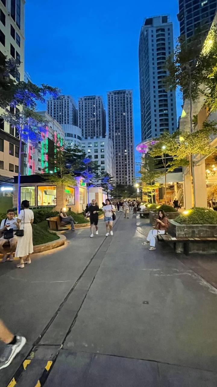 2 bedroom Luxury Condo in Eastwood with Scenic City view, unli wifi and netflix Apartment hotel in Pasig