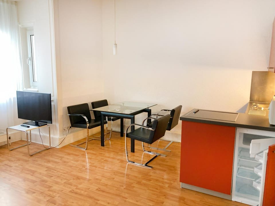 Seating area, Dining area