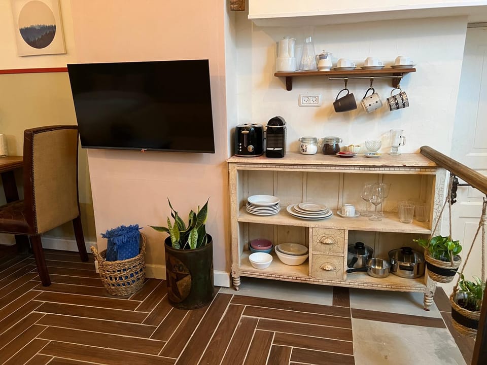TV and multimedia, Coffee/tea facilities, Kitchen or kitchenette