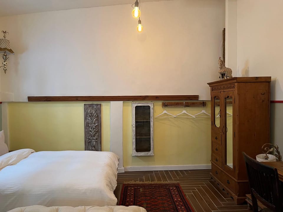 Bed, Bedroom, internet, wardrobe