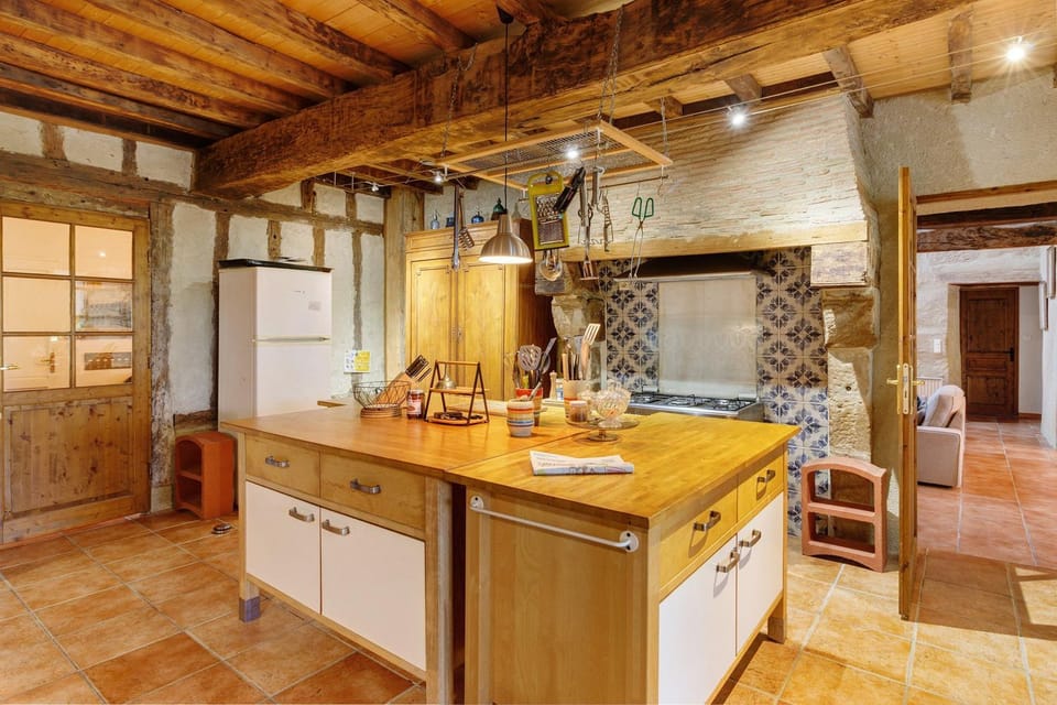 Property building, Kitchen or kitchenette, Living room