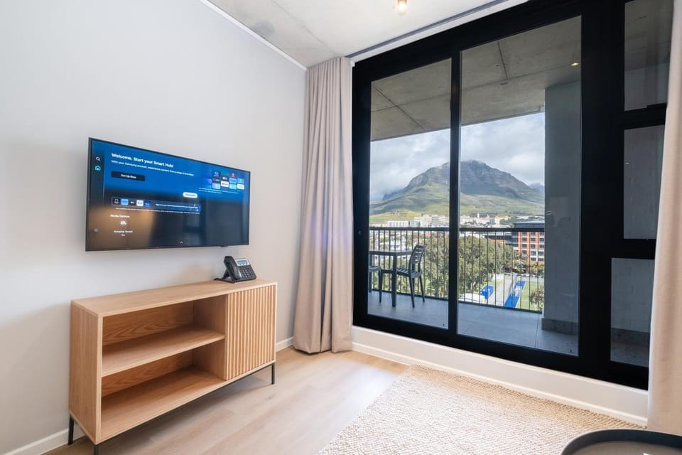 TV and multimedia, Balcony/Terrace, Living room, Mountain view