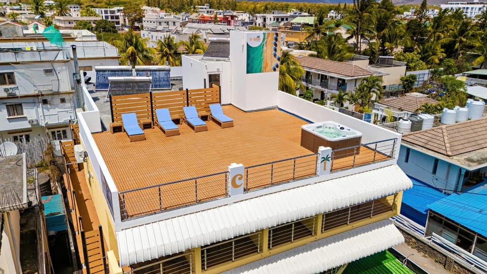 Property building, Hot Tub, View (from property/room), Balcony/Terrace, City view