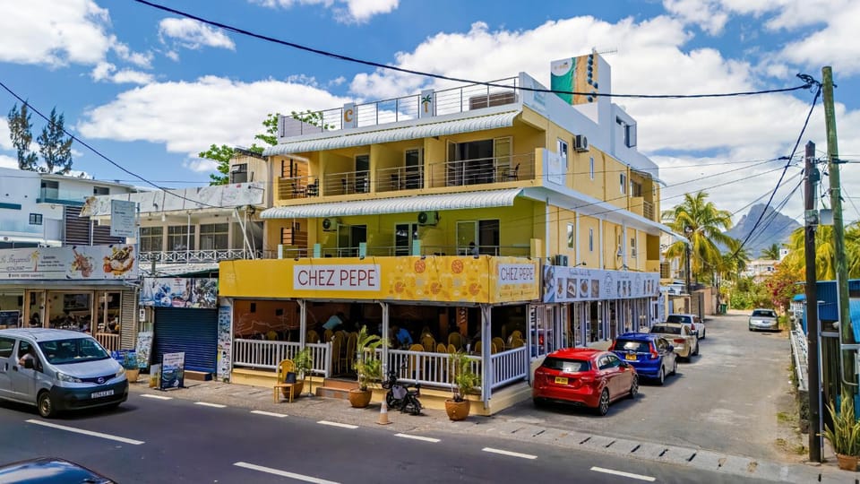 C-side Studios - newly fully renovated beachfront residence with rooftop jacuzzi Apartment in Flic en Flac