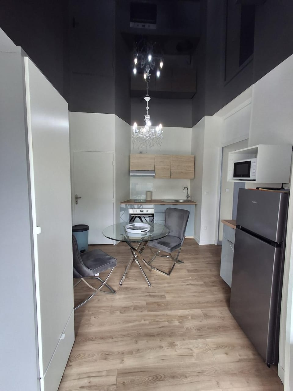 Kitchen or kitchenette, Dining area, oven, stove