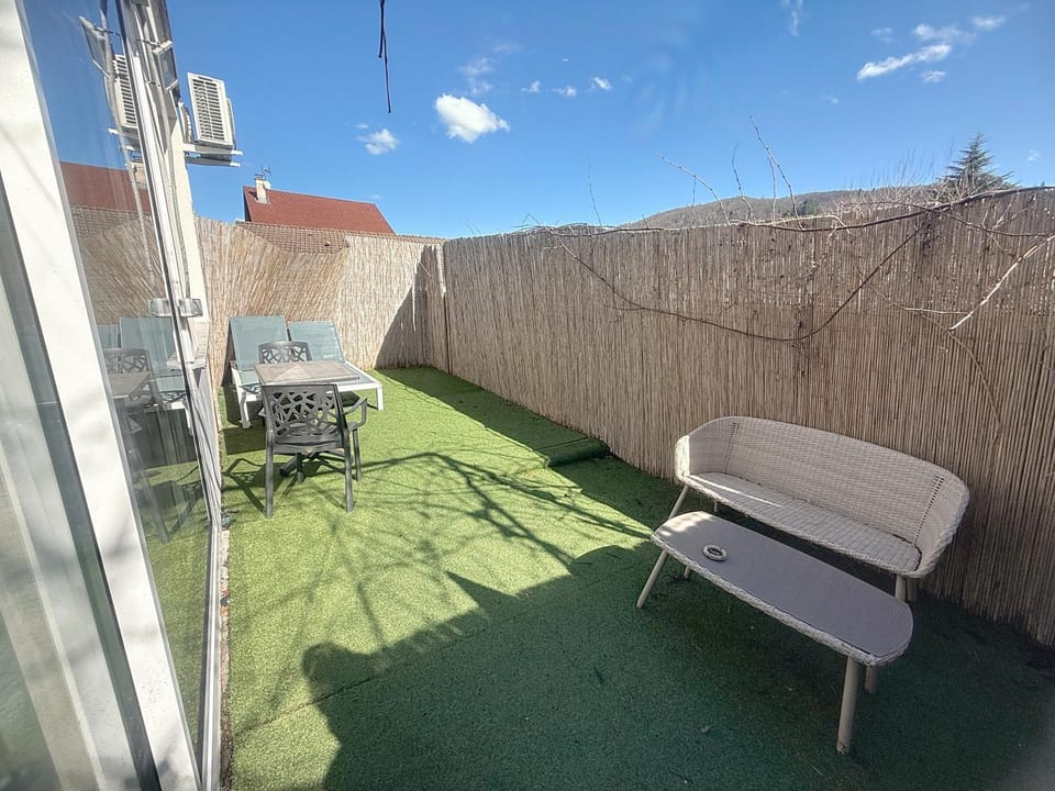 Property building, Patio, Spring, Balcony/Terrace