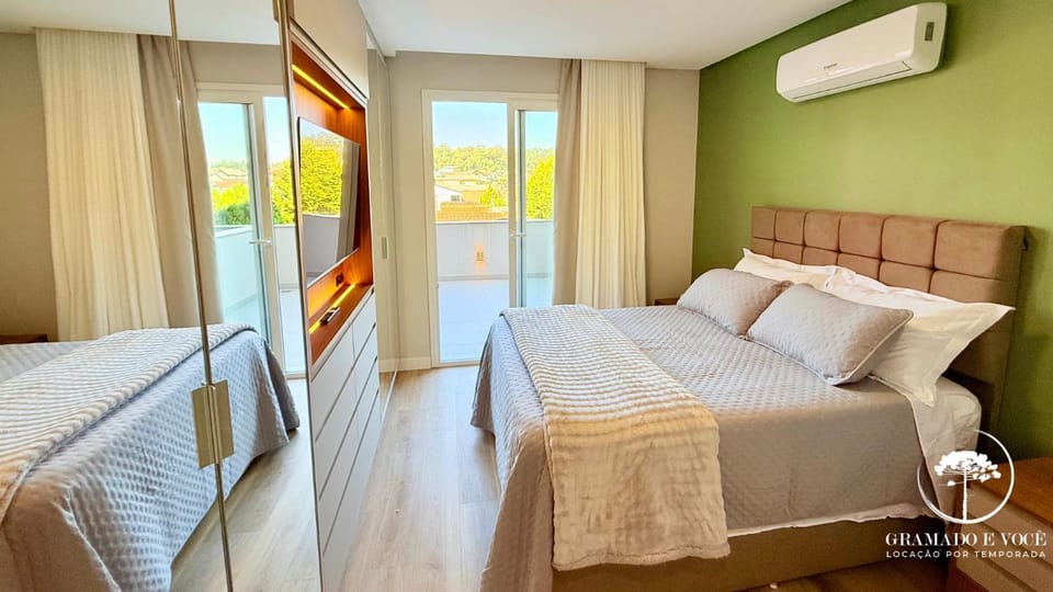 Bed, TV and multimedia, Photo of the whole room, Bedroom, internet, towels, air conditioner