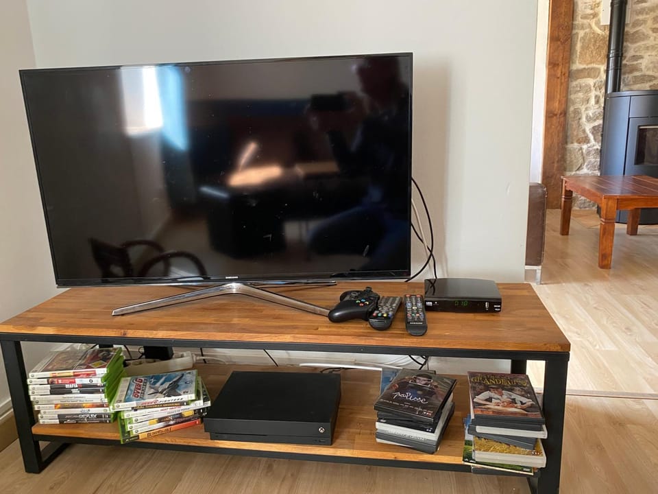 Communal lounge/ TV room, TV and multimedia