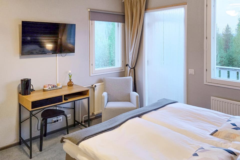 Bed, TV and multimedia, Balcony/Terrace, Photo of the whole room, Bedroom, internet