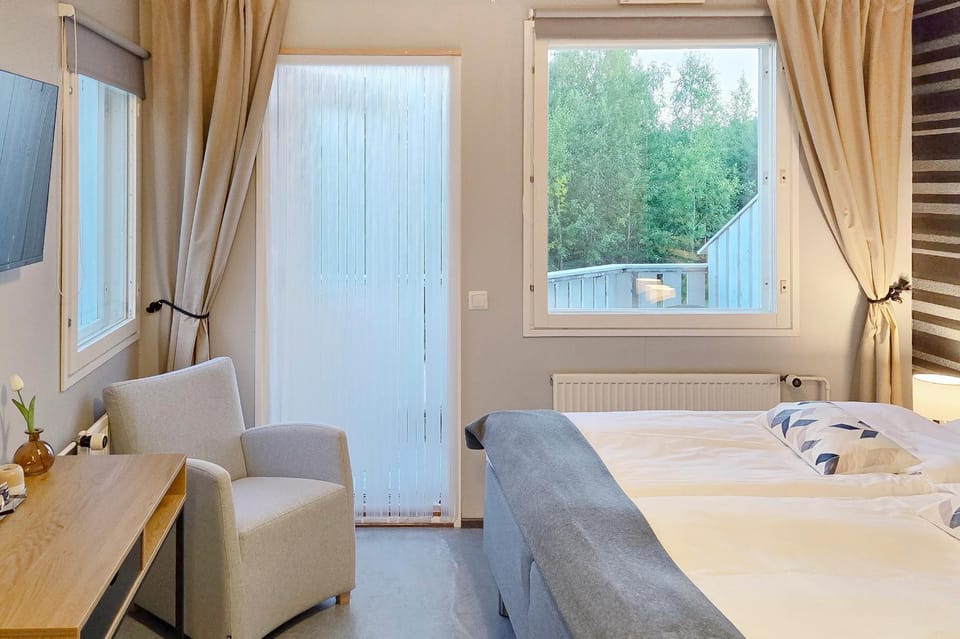 Bed, TV and multimedia, View (from property/room), Balcony/Terrace, Photo of the whole room, Bedroom
