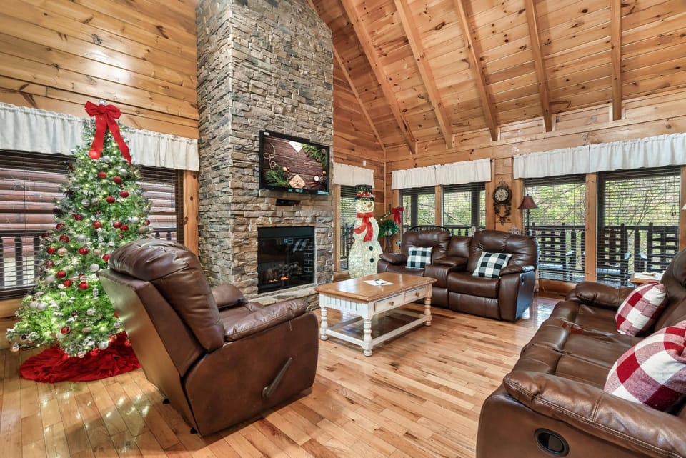 Three-Bedroom House House in Pigeon Forge