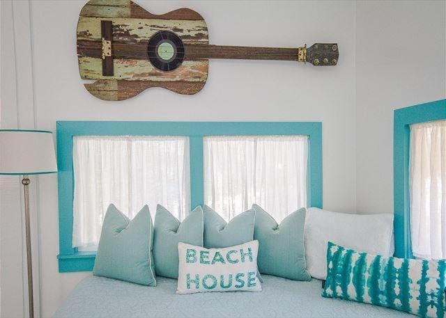 Old Love Cottage by Tybee Cottages House in Tybee Island
