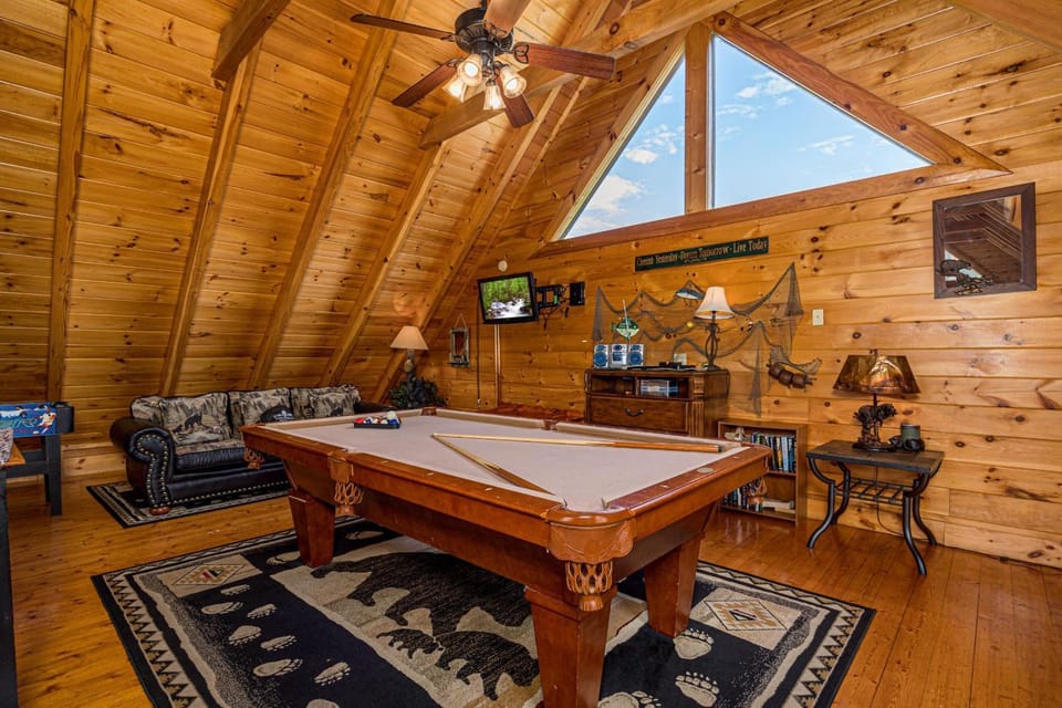 Luxurious Family Mountain Cabin Cabin in Pigeon Forge