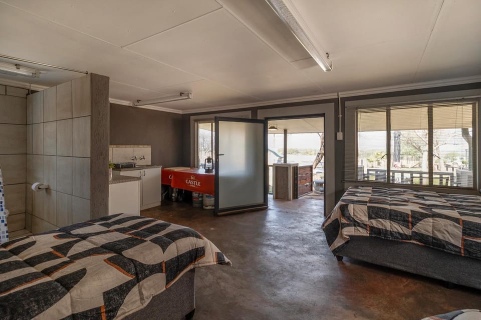 Bed, Kitchen or kitchenette, Bedroom