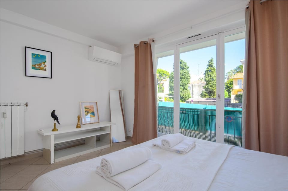 Appartement 2 pièces avec balcons, parking extérieur Apartment in Menton