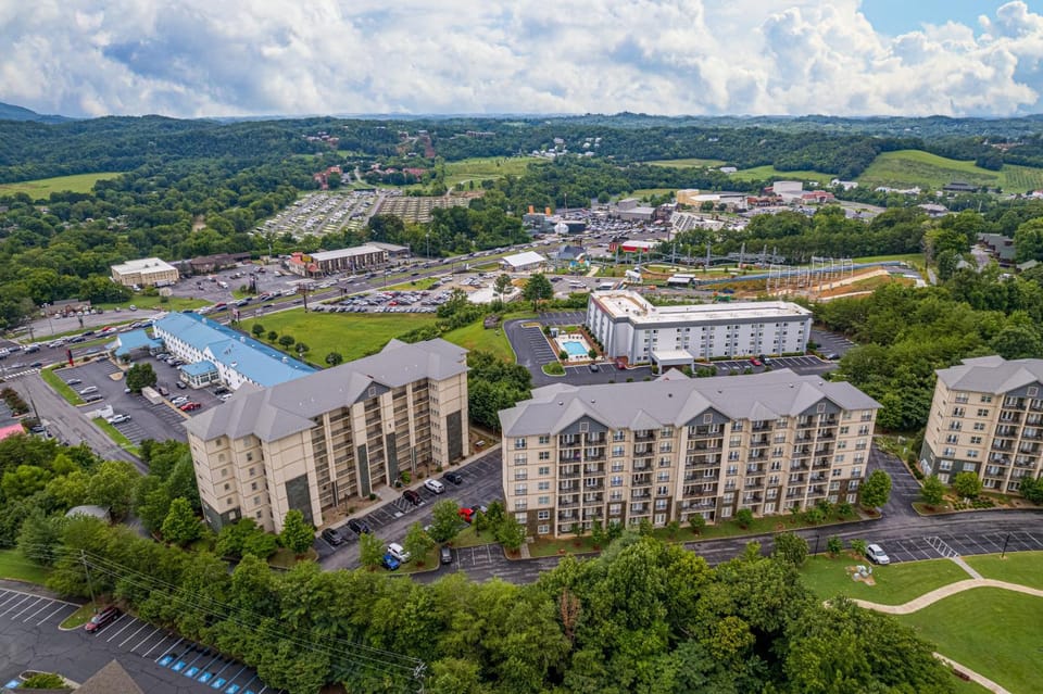 Spacious Mountain Condo in the Middle of Pigeon Forge Apartment in Pigeon Forge