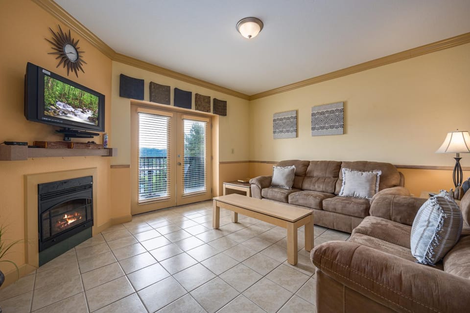 Spacious Mountain Condo in the Middle of Pigeon Forge Apartment in Pigeon Forge