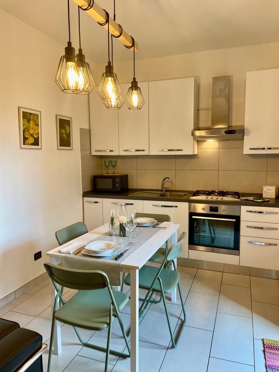 Kitchen or kitchenette, Dining area, stove