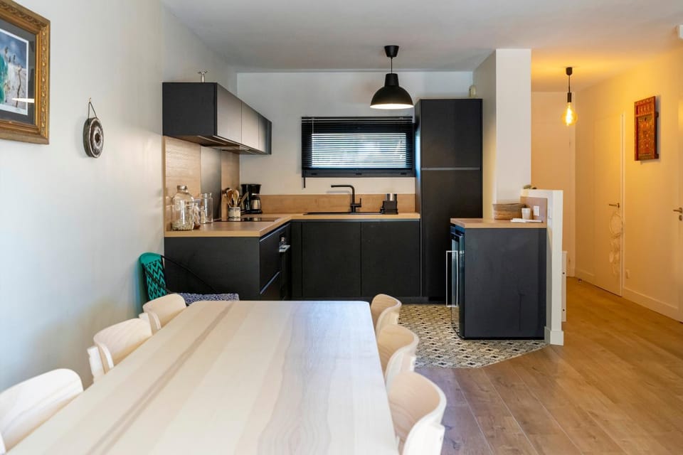 Property building, Kitchen or kitchenette, Living room