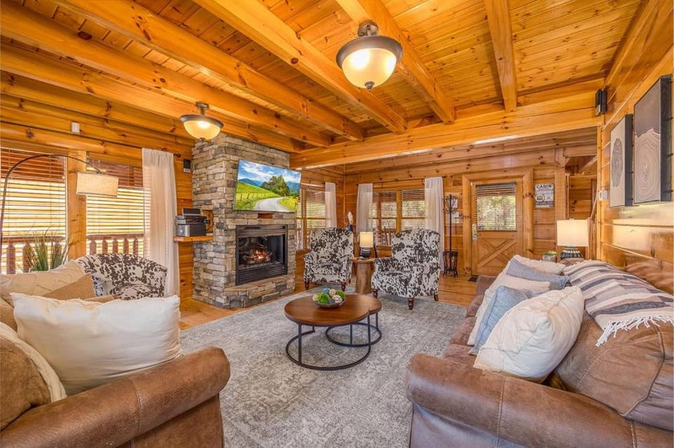Luxurious Cabin in the Great Smoky Mountains Cabin in Pigeon Forge