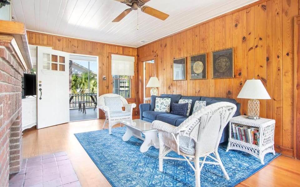 Wicker Cottage by Tybee Cottages House in Tybee Island