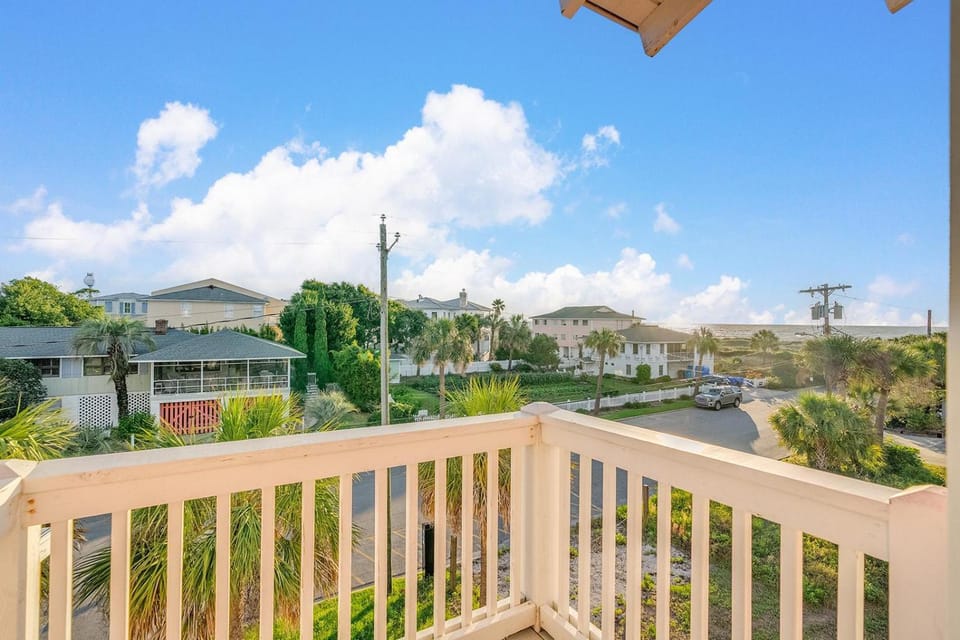 Sixth Street Retreat by Tybee Cottages House in Tybee Island