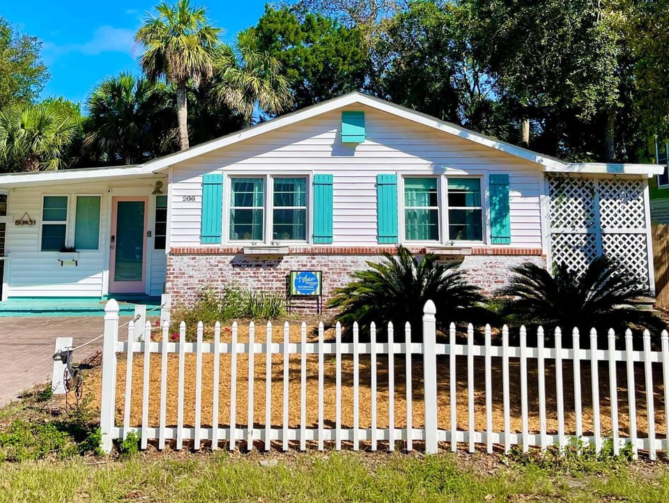 Tipsy Turtle by Tybee Cottages House in Tybee Island