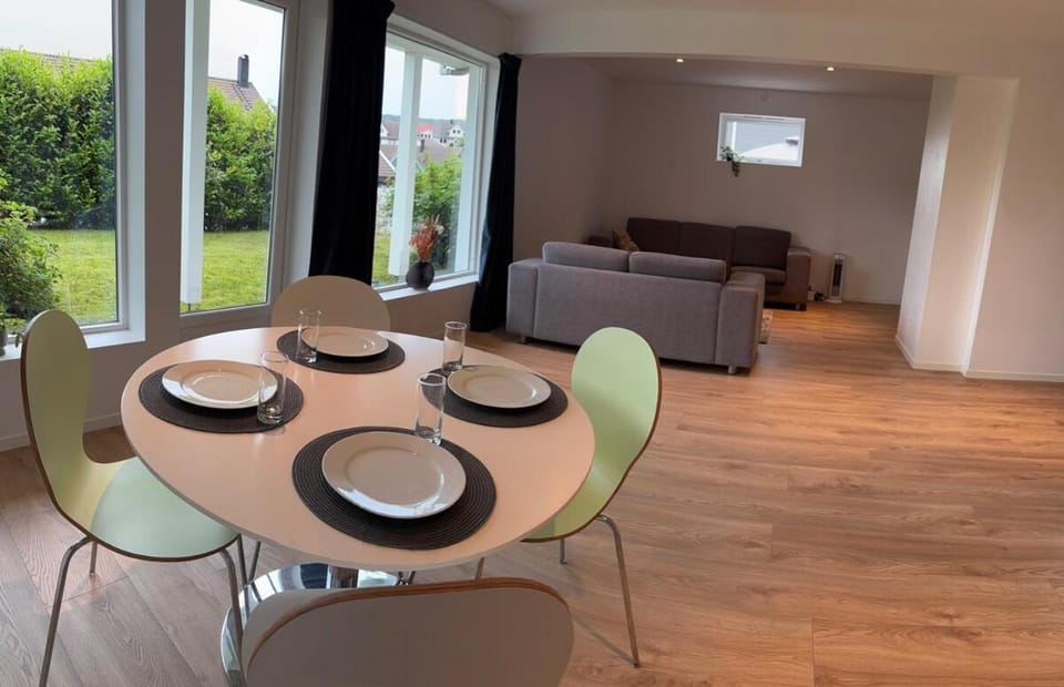 Living room, Dining area, Garden view