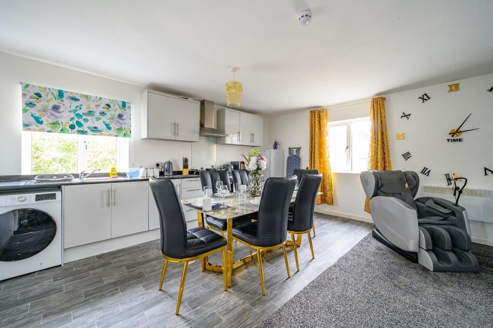 Kitchen or kitchenette, Living room, Seating area, pet friendly, washing machine