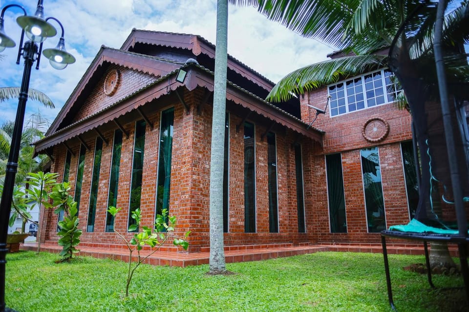 Property building, Day, Garden, Garden view