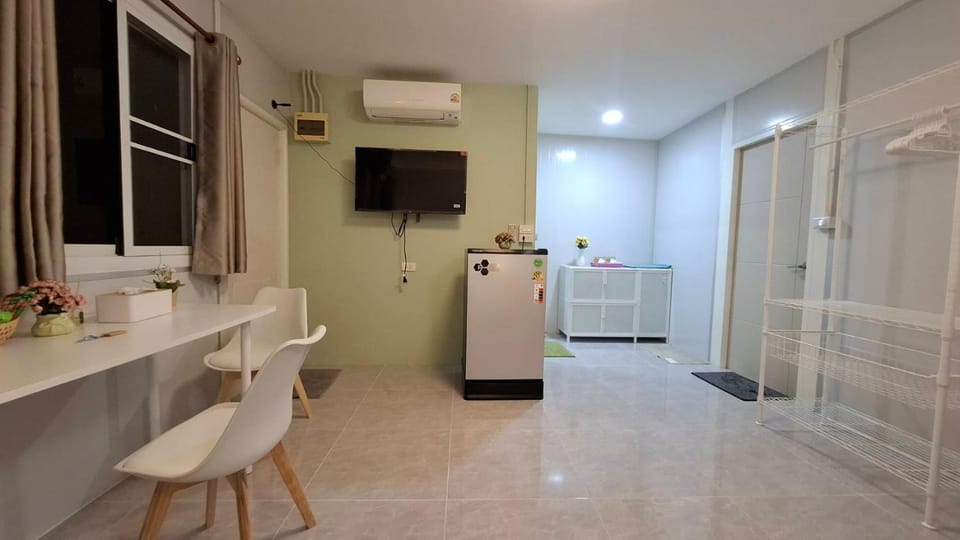Yellow house salaya Vacation rental in Thailand