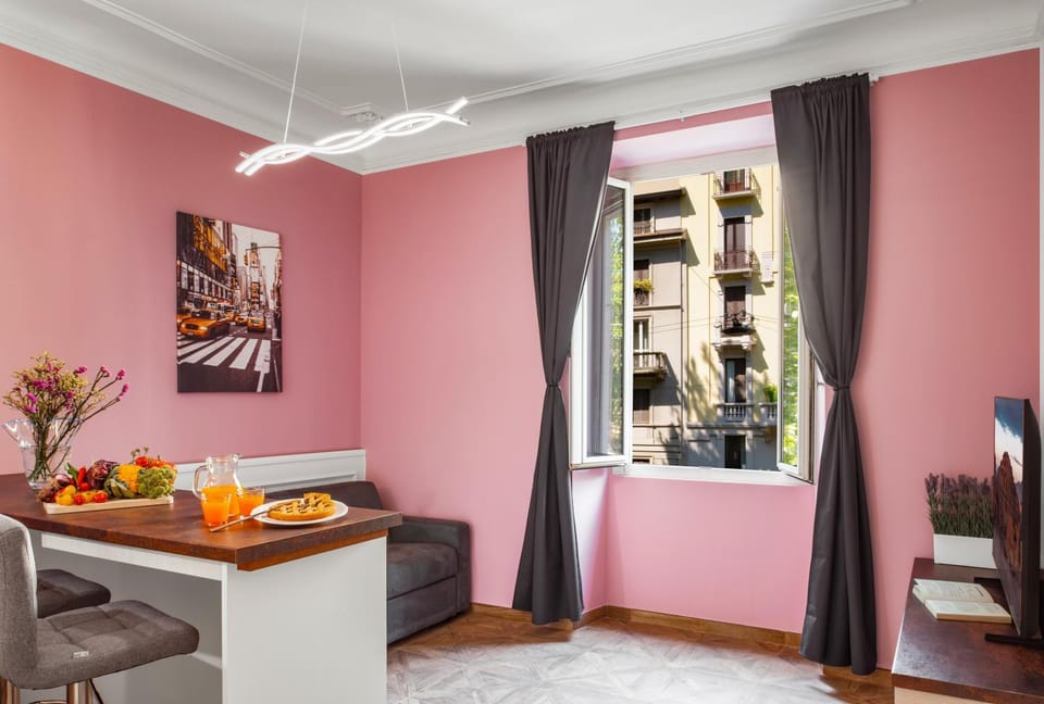 TV and multimedia, Seating area, Dining area