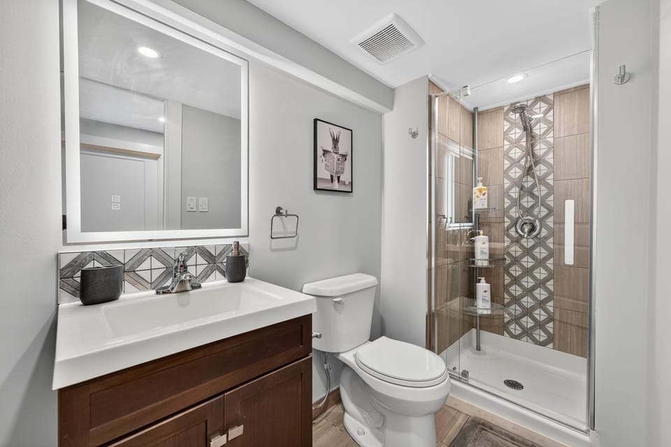 Shower, Toilet, Bathroom