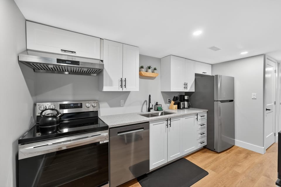Coffee/tea facilities, Kitchen or kitchenette, dishwasher, minibar, oven, stove, toaster