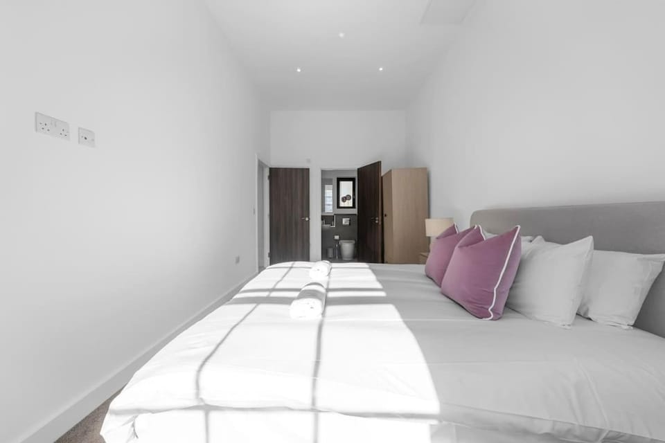2 Bed Altrincham Flat Free Parking Apartment in England