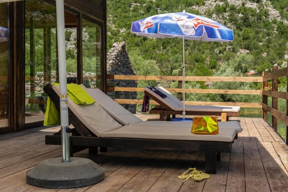 Patio, Spring, Day, Seating area, Garden view, sunbed