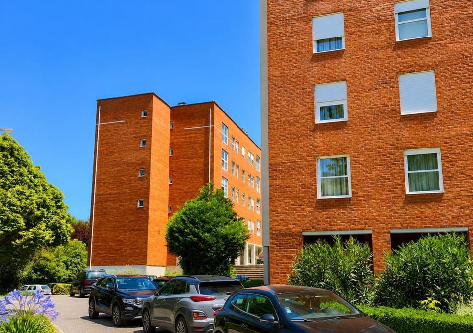 Property building, Spring, Day, Location, Parking