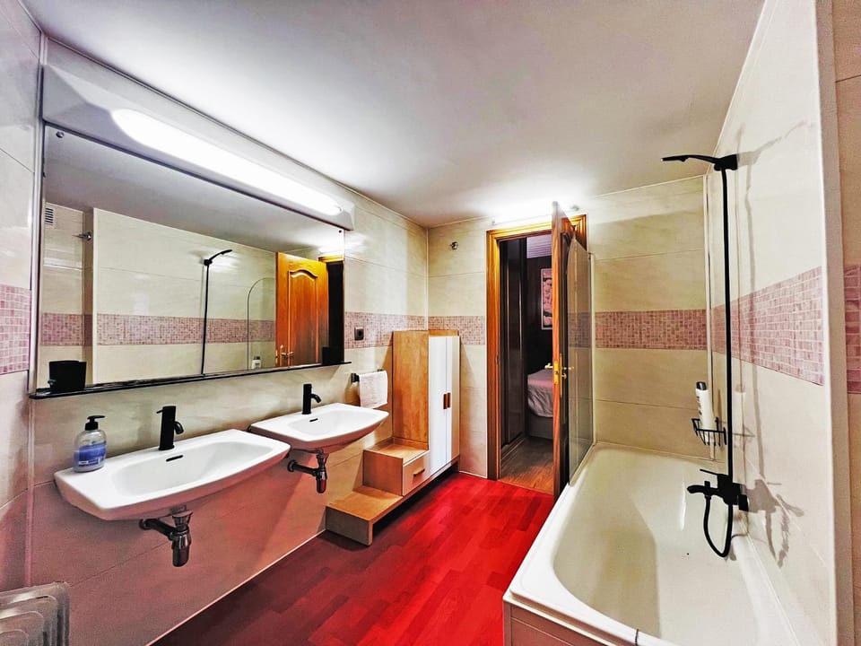 Shower, Toilet, Bathroom, Bedroom, Bath