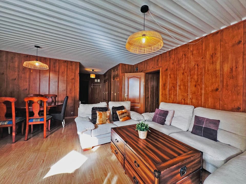 Communal lounge/ TV room, Living room, Seating area, Dining area, wardrobe