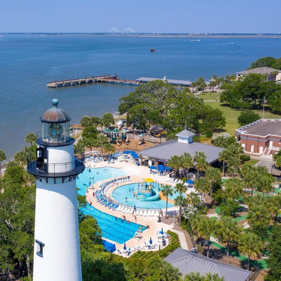 Nearby landmark, Off site, Neighbourhood, Beach, Aqua park