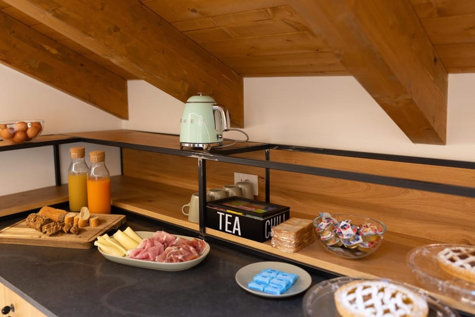 Food and drinks, Breakfast, Continental breakfast, Buffet breakfast