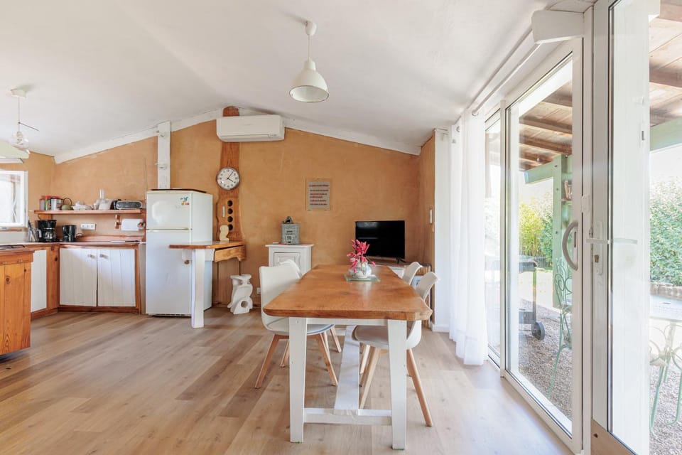 Property building, Kitchen or kitchenette, Living room