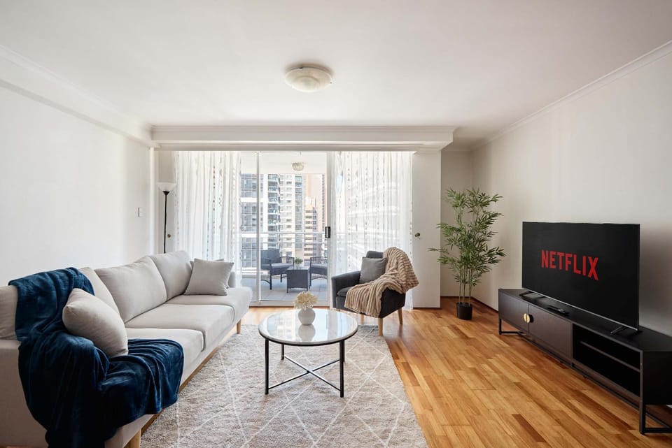 Communal lounge/ TV room, TV and multimedia, Living room, Seating area, Evening entertainment
