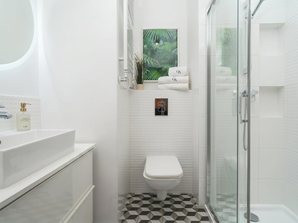 Shower, Toilet, Bathroom, towels