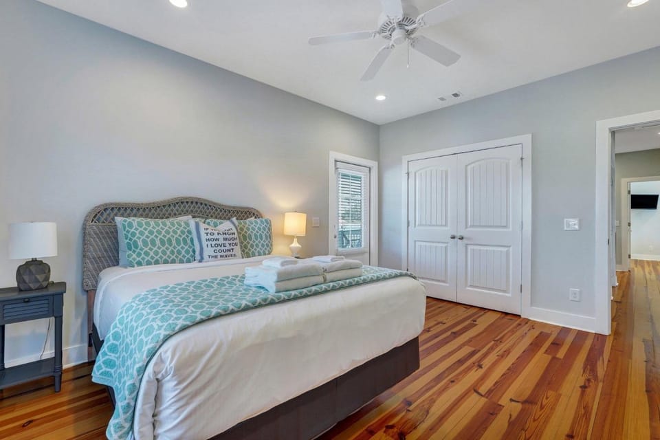 The Hart of Tybee by Tybee Cottages House in Tybee Island