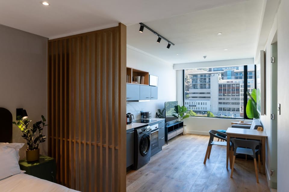 Bed, TV and multimedia, Kitchen or kitchenette, Living room, Photo of the whole room, Seating area, Dining area, Bedroom