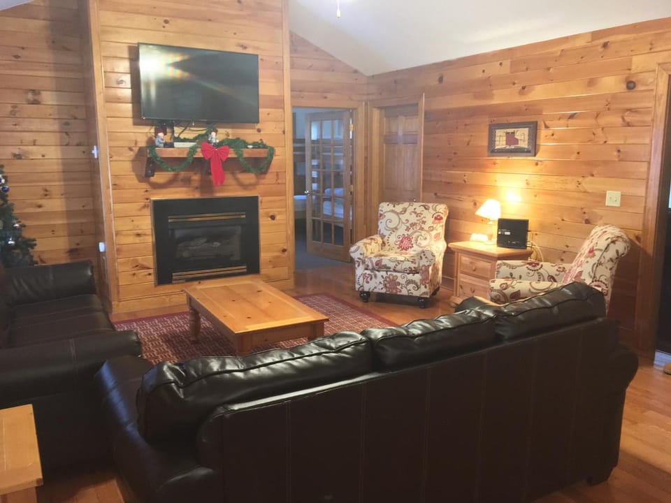 Cherry Blossom #11 House in Pigeon Forge