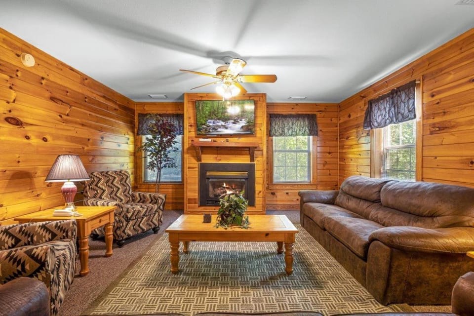 Convenience Condo for Mountain Retreat Apartment in Pigeon Forge