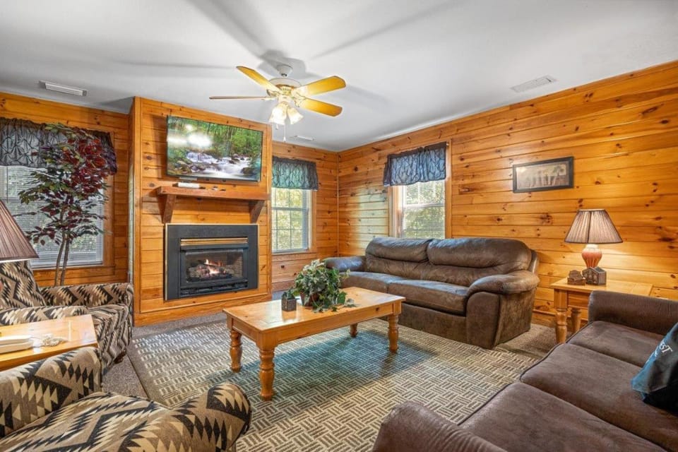 Convenience Condo for Mountain Retreat Apartment in Pigeon Forge